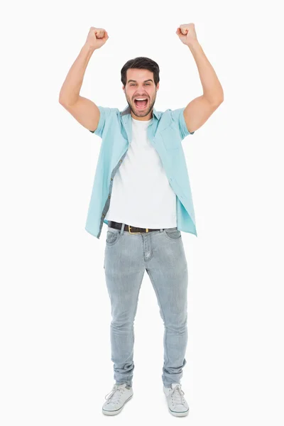 Feliz homem casual torcendo para a câmera — Fotografia de Stock