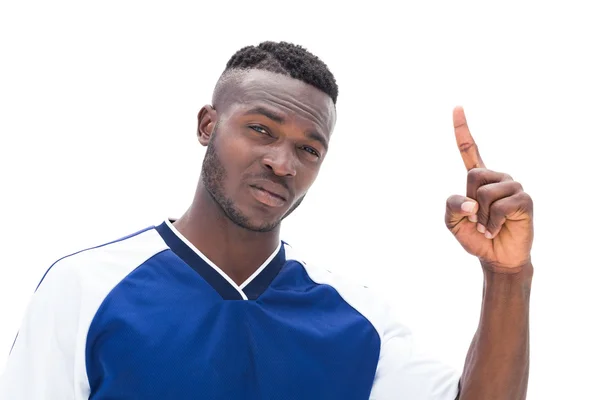 Jugador de fútbol en azul apuntando hacia arriba — Foto de Stock