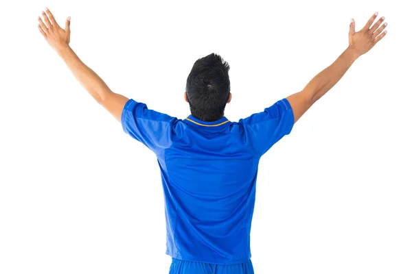 Feliz jugador de fútbol en azul celebrando — Foto de Stock