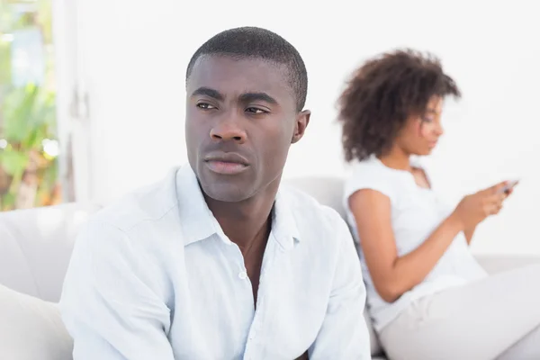 Attractive couple having an argument on couch — Stock Photo, Image