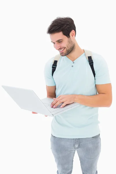 Schöner Student mit seinem Laptop — Stockfoto