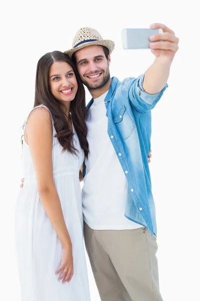 Gelukkig hipster paar nemen een selfie — Stockfoto