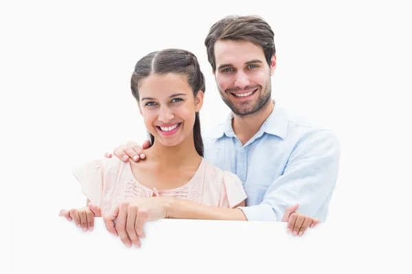 Attractive young couple smiling at camera — Stockfoto