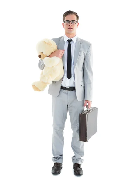 Pohledný podnikatel drží aktovku a teddy — Stock fotografie