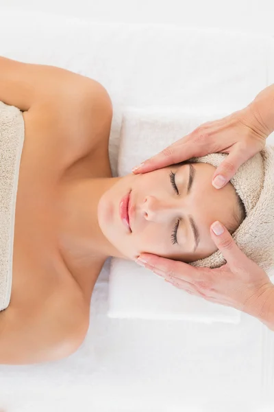 Attractive woman receiving facial massage at spa center — Stock Photo, Image