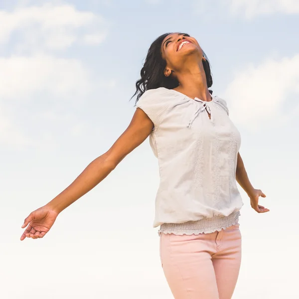 Casual pretty woman enjoying the sunshine — Stock Photo, Image