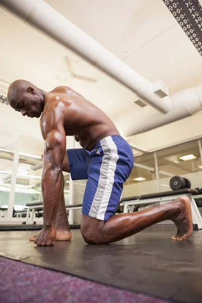 Shirtless muscular man at gym — Stock Photo, Image