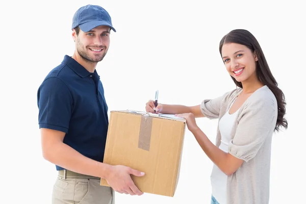 Felice uomo di consegna con il cliente — Foto Stock