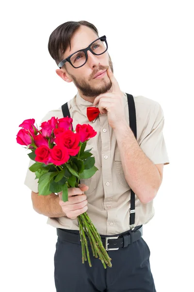 Geeky hipster biedt bos van rozen — Stockfoto