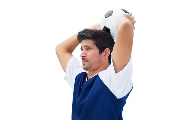 Jogador de futebol em branco jogando bola — Fotografia de Stock