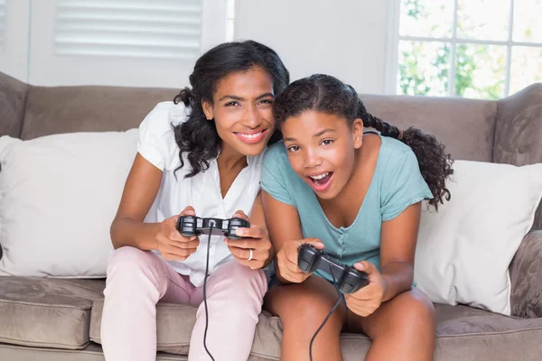 Happy mother and daughter playing video games — Stock Photo, Image