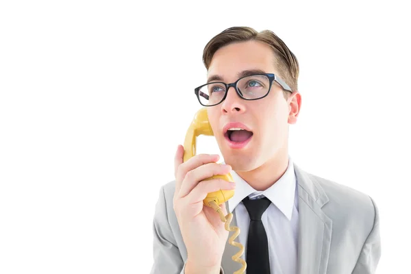 Geeky uomo d'affari parlando sul telefono retrò — Foto Stock