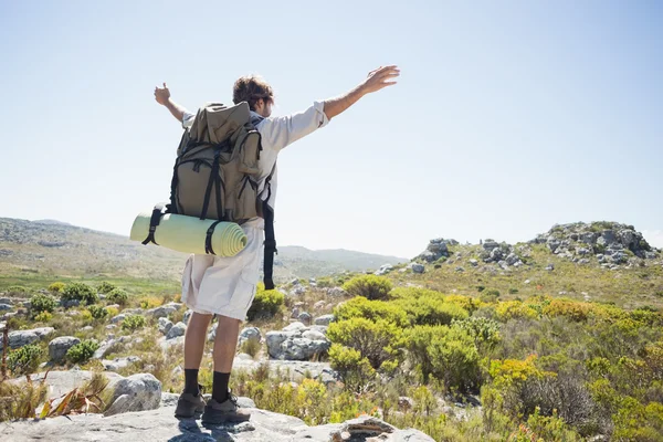 Wanderer auf dem Gipfel — Stockfoto