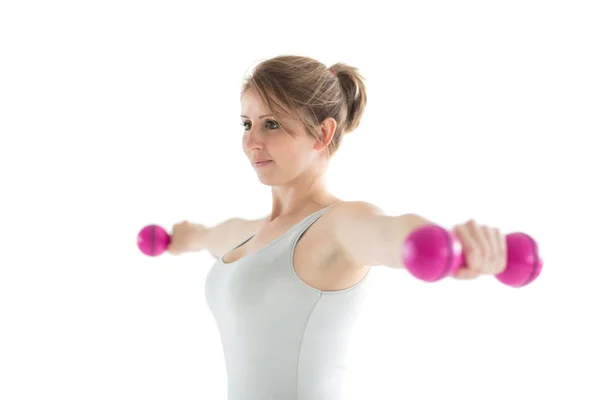 Mujer joven haciendo ejercicio con pesas — Foto de Stock