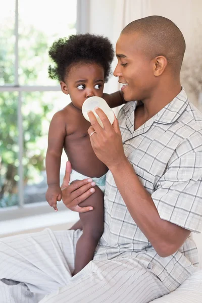 Happy father trying to feeding his baby girl — Stock Photo, Image