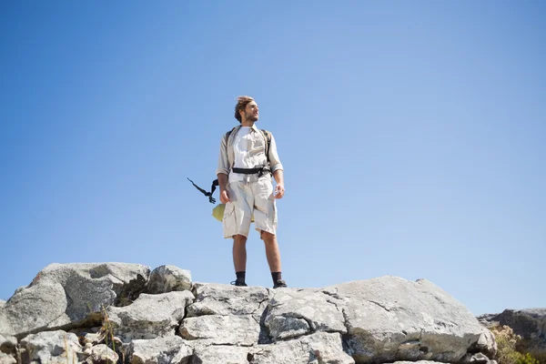 Wanderer auf dem Gipfel — Stockfoto