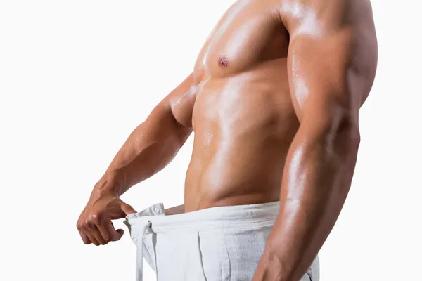 Sección media de un hombre musculoso en un pantalón demasiado grande —  Fotos de Stock