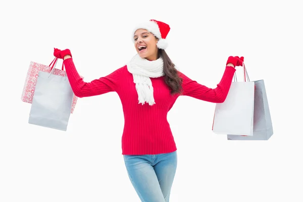 Bela mulher festiva segurando sacos de compras — Fotografia de Stock