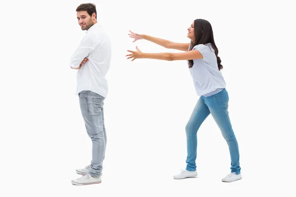 Morena chegando desesperadamente para o homem — Fotografia de Stock