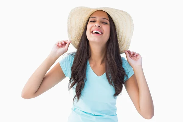 Gelukkig jonge brunette dragen sunhat — Stockfoto