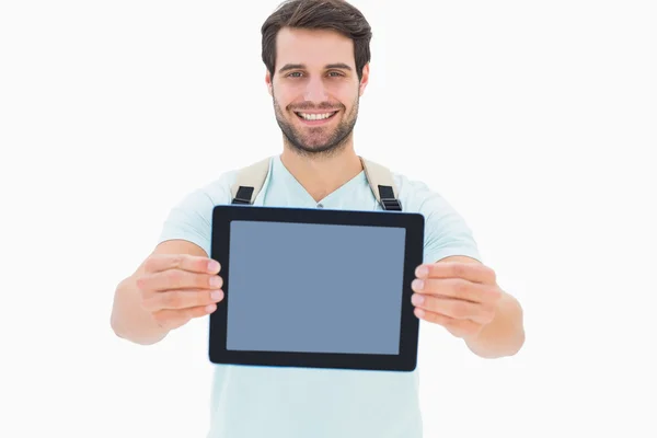 Vacker student visar sin TabletPC — Stockfoto