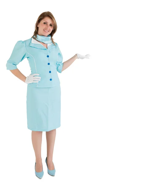 Stewardess gekleed in blauwe uniform presentatie van uw product — Stockfoto