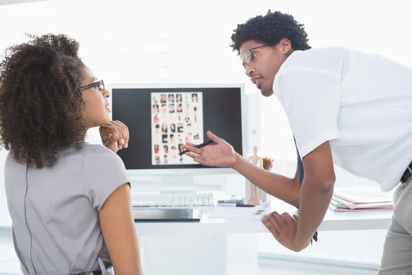 Young editorial team working together at desk — Stock Photo, Image