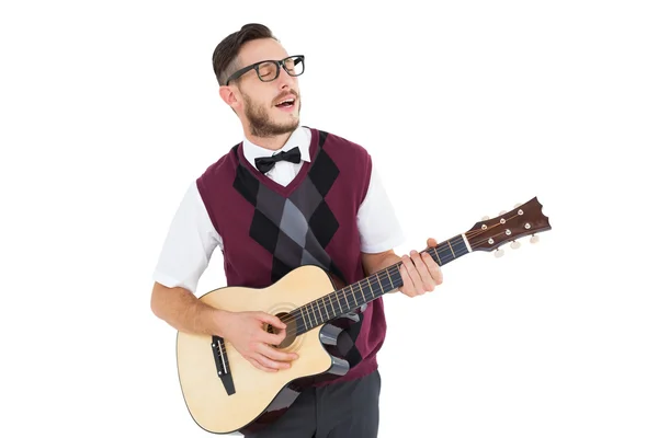 Nördiga hipster spela gitarr och sjunga — Stockfoto