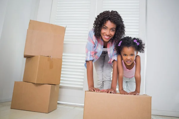 Daughter unpacking moving boxes with her mother — Stock Photo, Image