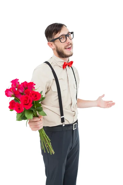 Geeky hipster biedt bos van rozen — Stockfoto