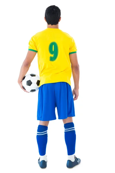 Fotbalista v žluté držení míče — Stock fotografie