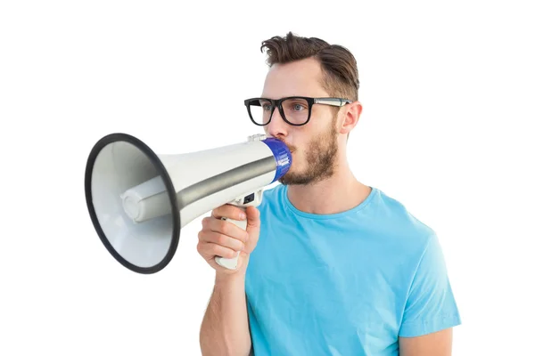 Guapo hipster hablando a través de megáfono — Foto de Stock