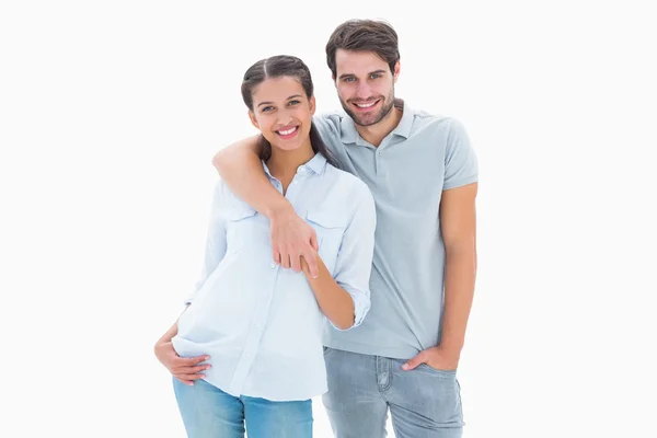 Bonito casal sorrindo para a câmera — Fotografia de Stock