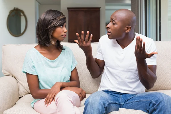 Unhappy couple having an argument on the couch — Stock Photo, Image