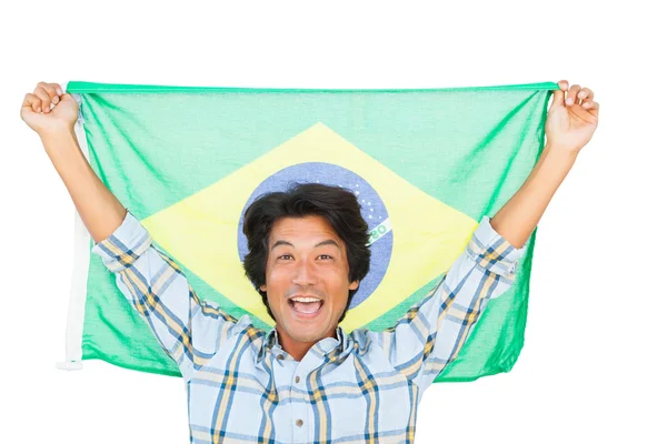 Fã de futebol segurando bandeira do brasil e torcida — Fotografia de Stock