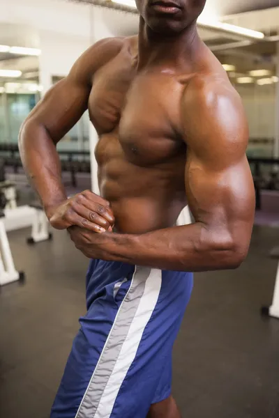 Mid section of a shirtless muscular man in gym — Stock Photo, Image