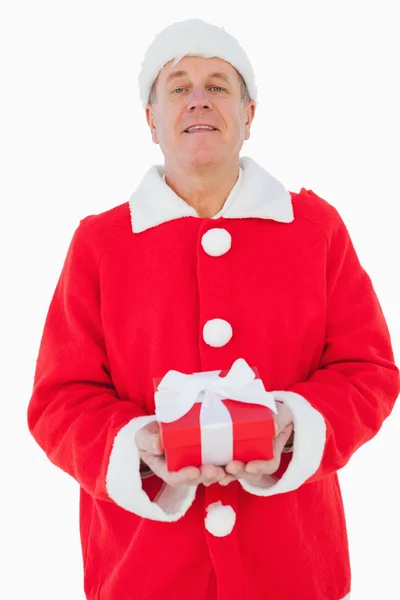 Homem festivo segurando presente de Natal — Fotografia de Stock