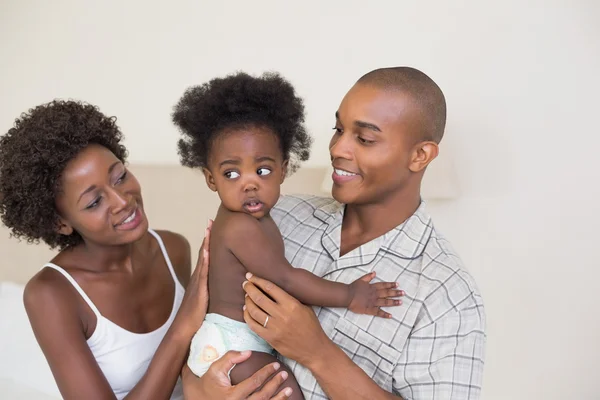 Gelukkige ouders met hun babymeisje — Stockfoto