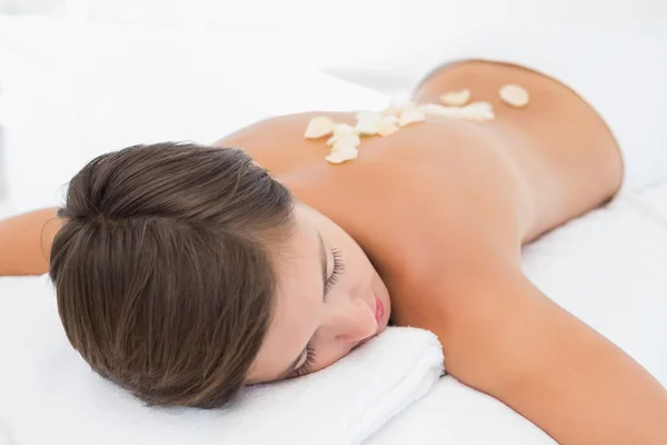 Mooie jonge vrouw ontvangen een spa treatment — Stockfoto