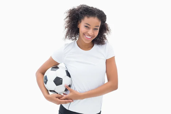 Menina bonita posando com seu futebol — Fotografia de Stock