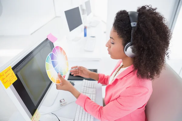 Casual graphic designer working at her desk — Stock Photo, Image