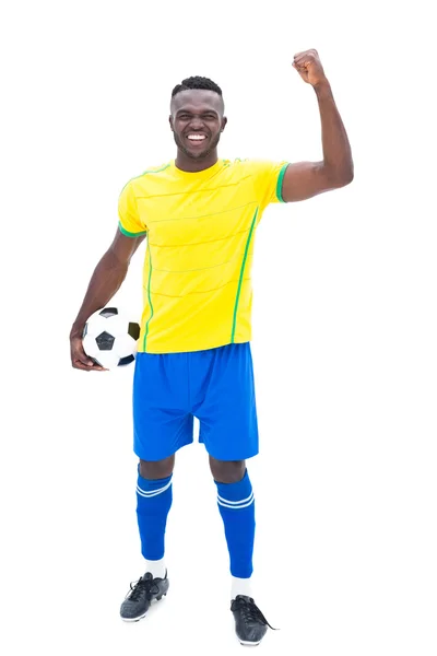Jugador de fútbol en amarillo celebrando una victoria —  Fotos de Stock