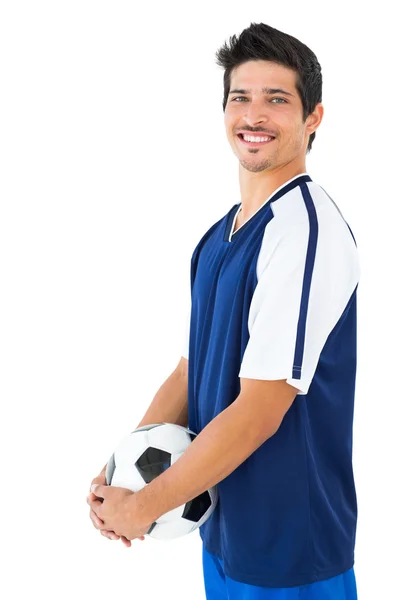 Jogador de futebol em azul segurando bola — Fotografia de Stock