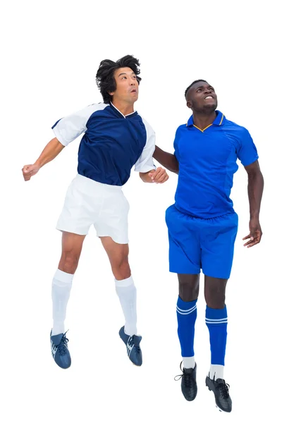 サッカー選手のボールへの取り組み — ストック写真