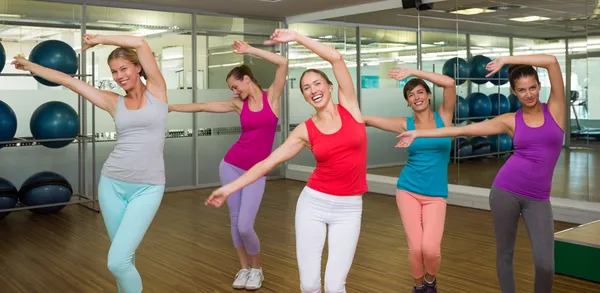 Aula de dança Zumba em estúdio — Fotografia de Stock