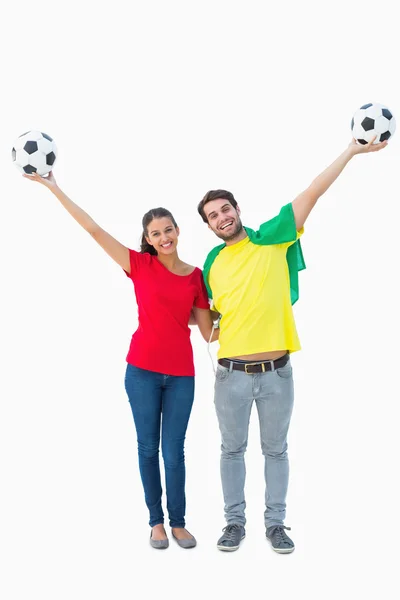 Football fan couple cheering and smiling at camera — Stock Photo, Image