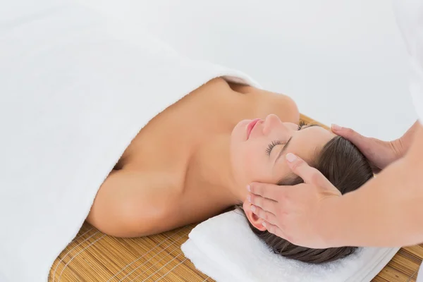 Attractive woman receiving head massage at spa center — Stock Photo, Image