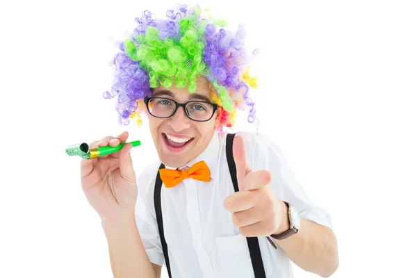 Geeky hipster στο περούκα afro ουράνιο τόξο — Φωτογραφία Αρχείου