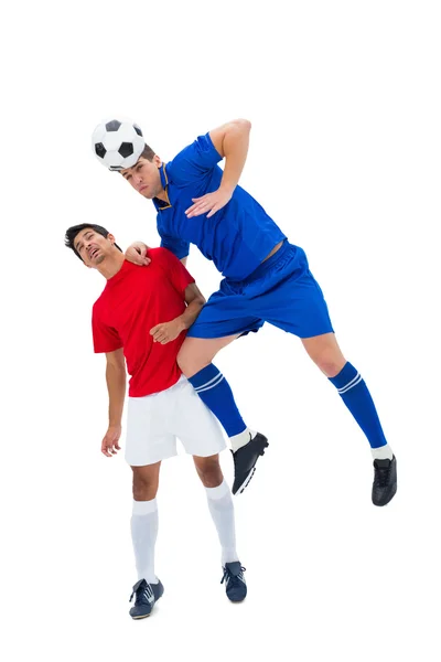 Футболисты борются за мяч — стоковое фото