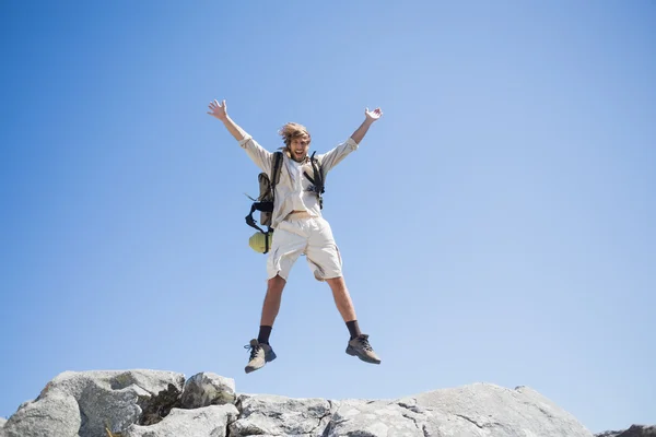 Hiker jumping at the summit — Stock Photo, Image